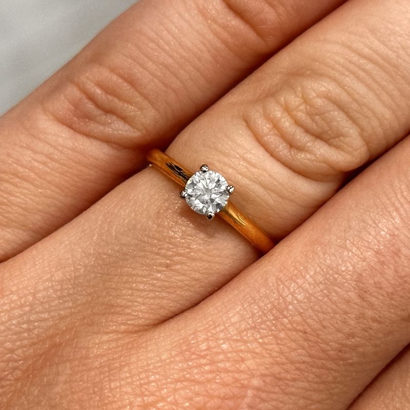 Pre-Owned 18ct Yellow Gold Diamond Solitaire 0.33ct H i1