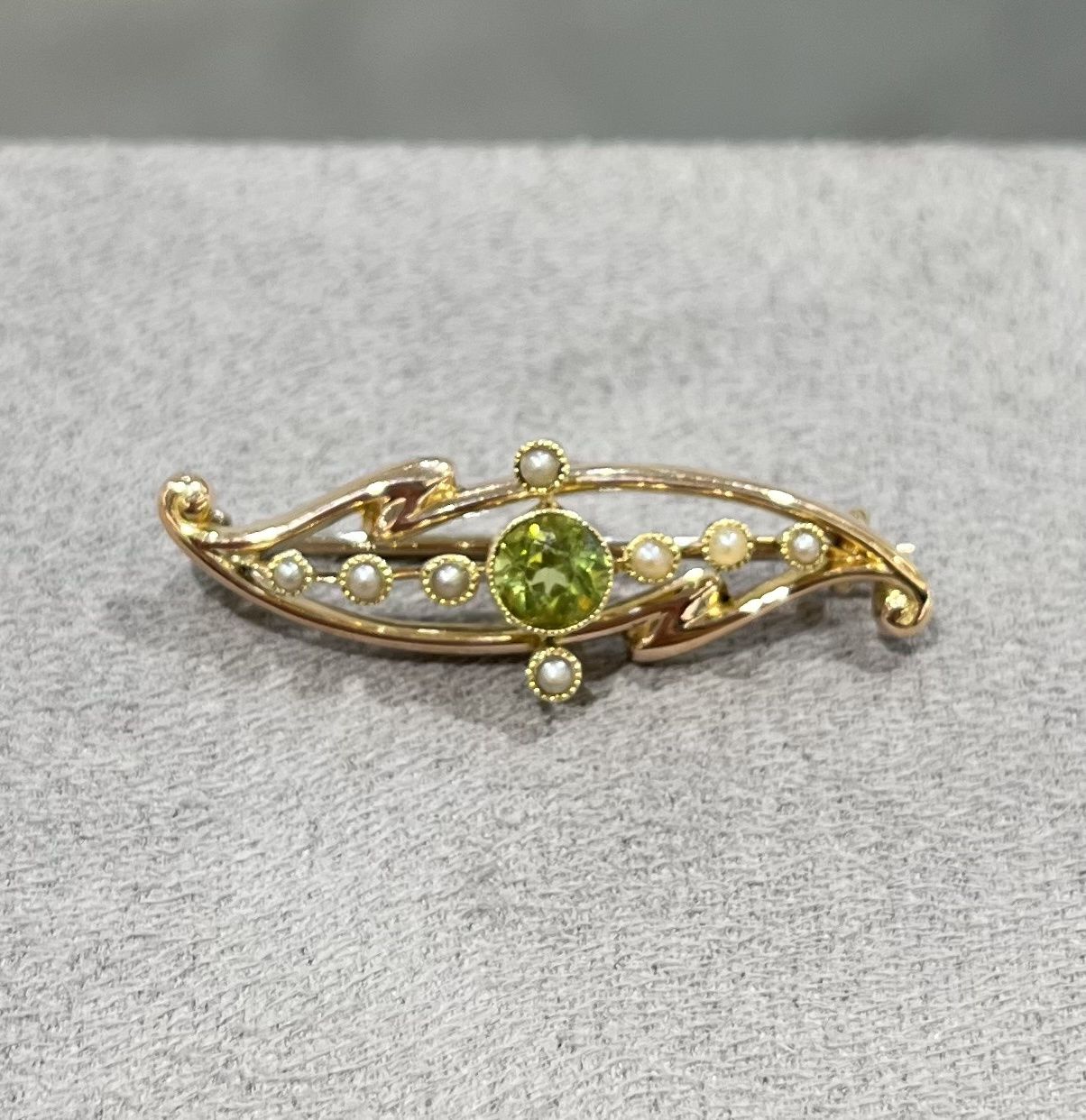 Pre-Owned 15ct Yellow Gold Antique Peridot &amp; Pearl Brooch