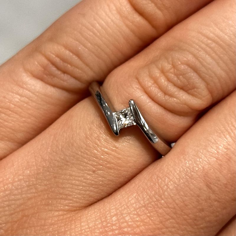 Pre-Owned 18ct White gold Diamond Ring 0.15ct  H Si1