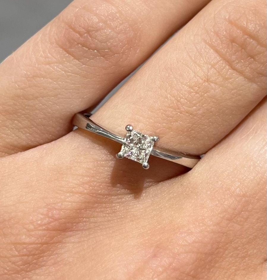 Pre-Owned Platinum 0.33ct Princess Cut Diamond Solitaire