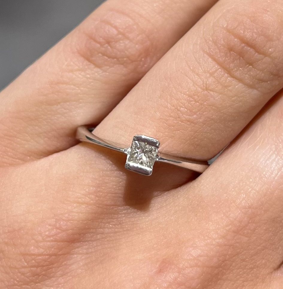 Pre-Owned 18ct White Gold 0.25ct J VS2 Diamond Solitaire