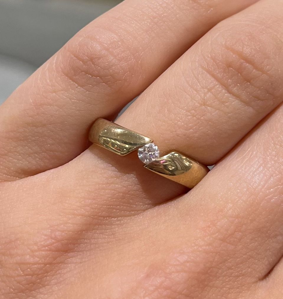 Pre-Owned 9ct Yellow Gold 0.08ct Tension Set Diamond Ring