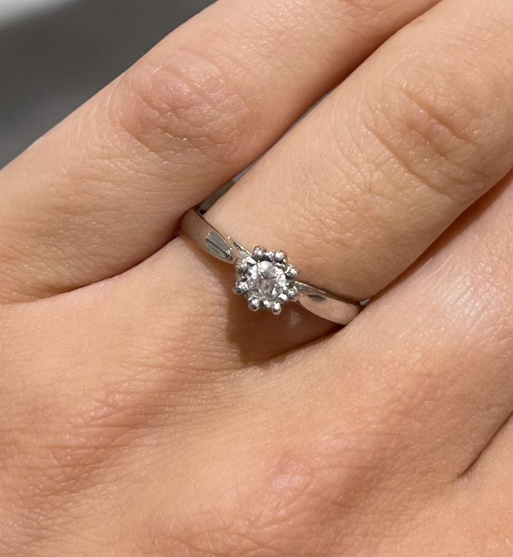 Pre-Owned Platinum 0.10ct Diamond Claw-Set Ring