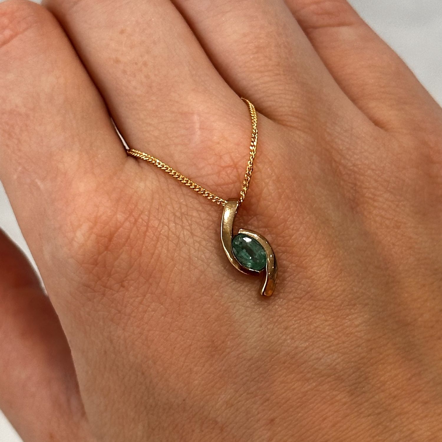 9ct Yellow Gold Oval Emerald &#39;Eye&#39; Pendant