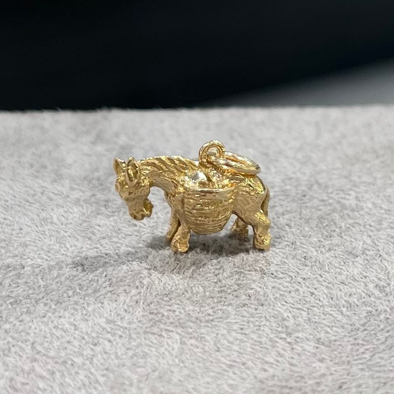 Pre-Owned 9ct Yellow Gold Donkey with Basket Charm