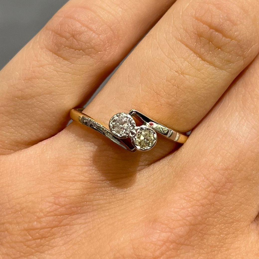 Pre-Owned Yellow Gold Vintage 0.14ct Old European Cut Diamond 2 Stone