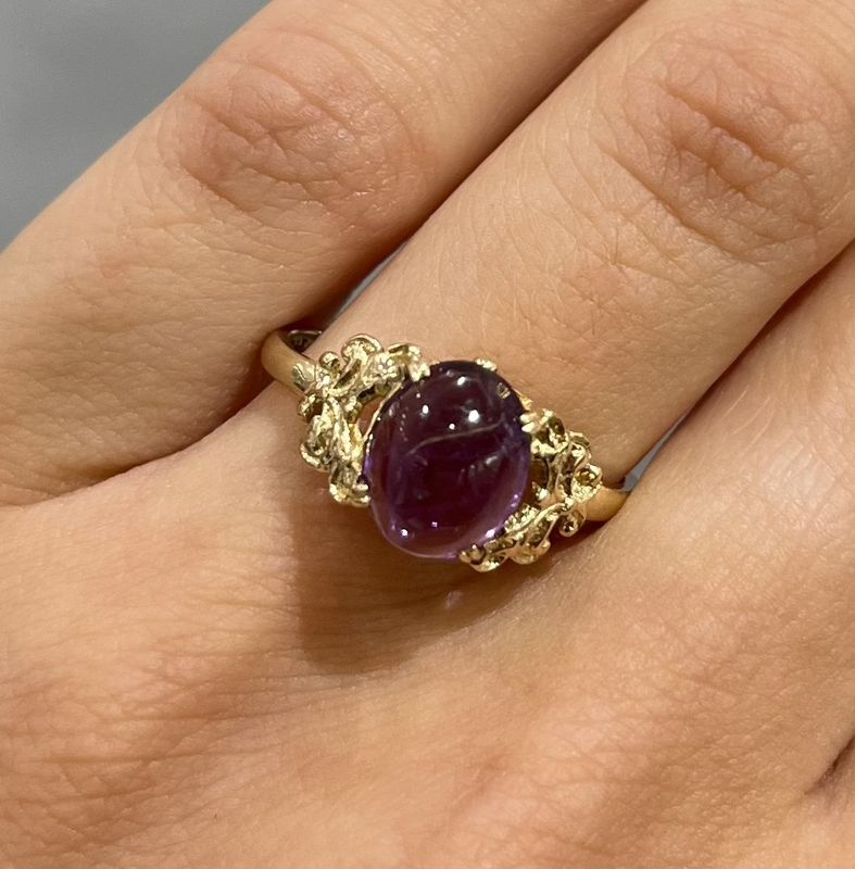 Pre-Owned 9ct Yellow Gold Cabochon Amethyst Ring
