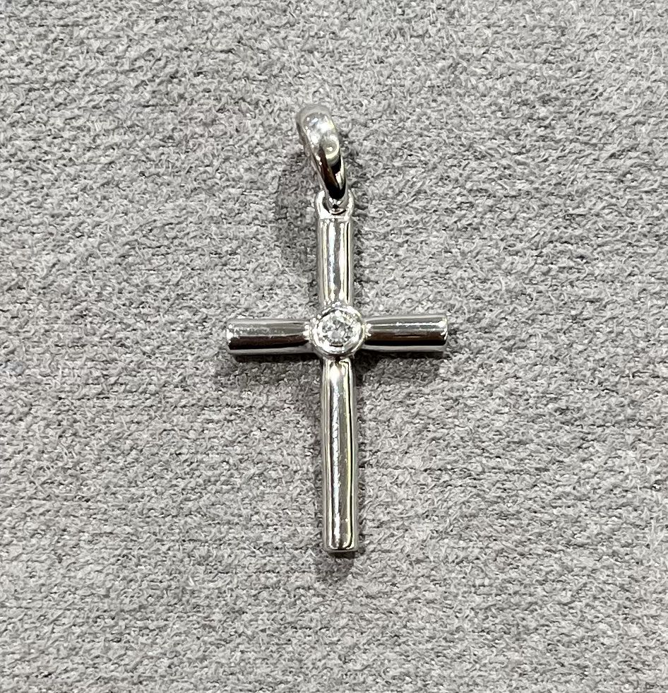 Pre-Owned 9ct White Gold 0.08ct Diamond Cross