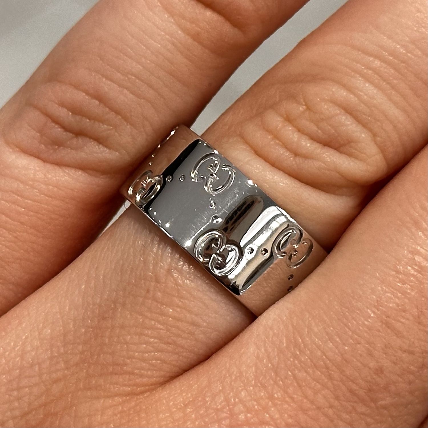 Pre-Owned 18ct White Gold Gucci Icon Ring