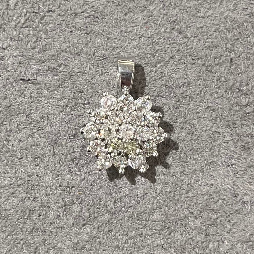 Pre-Owned 18ct White Gold 0.57ct Diamond Cluster Pendant