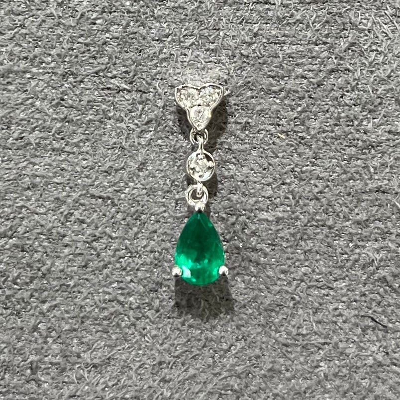 18ct White Gold 0.38ct Emerald &amp; 0.05ct Diamond Pendant