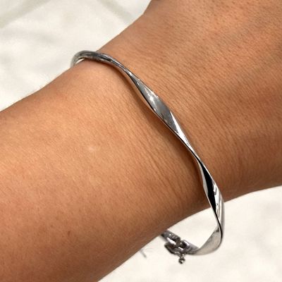 9ct White Gold Loose Twist Bangle