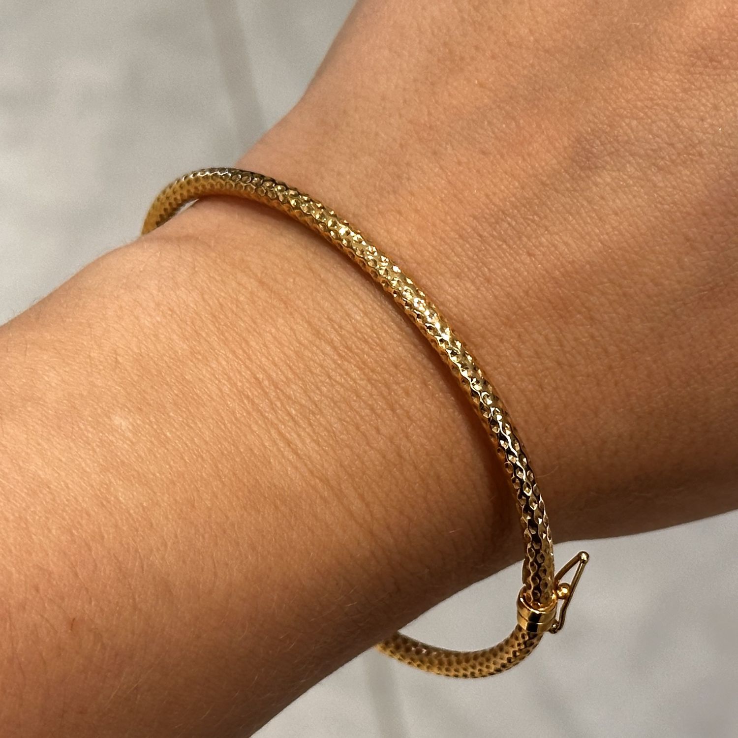 9ct Yellow Gold Hollow Patterned Bangle