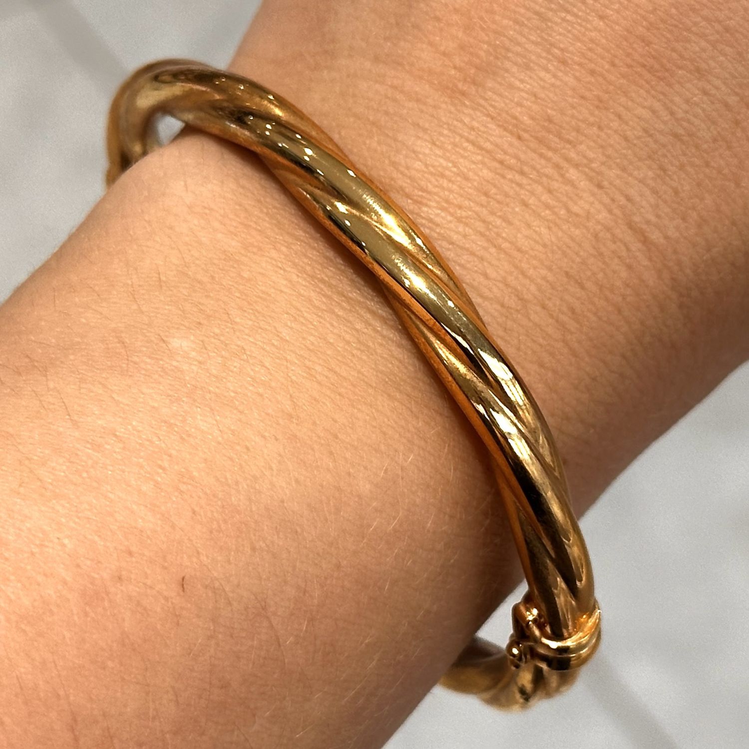 9ct Yellow Gold Twisted Hollow Bangle