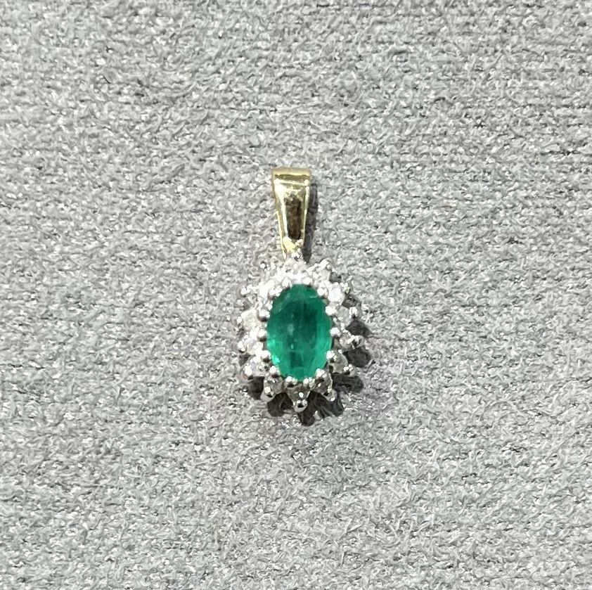 Pre-Owned 9ct Yellow Gold 0.44ct Emerald &amp; 0.07ct Diamond Pendant