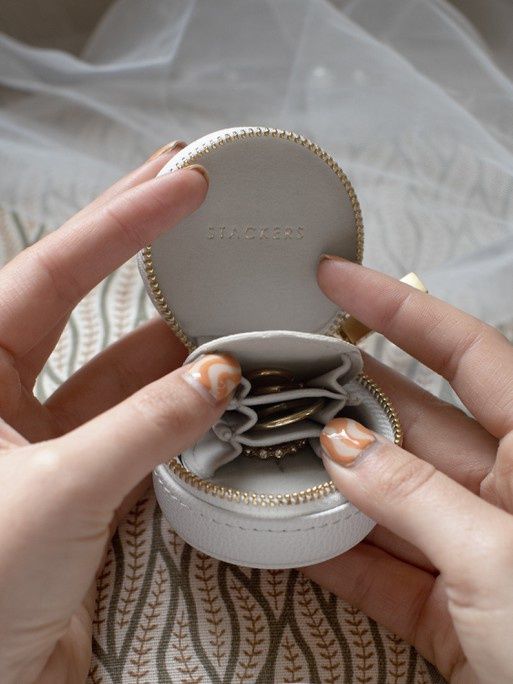 Pebble White Oyster Travel Jewellery Box