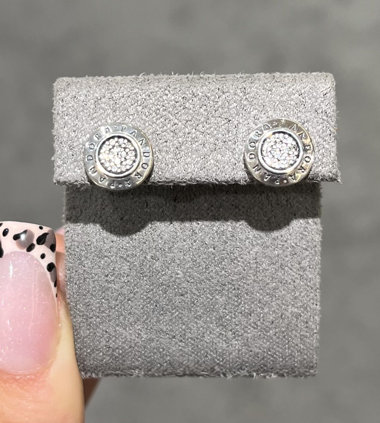 Pre-Owned Pandora Silver Cubic Zirconia Cluster Round Stud Earrings