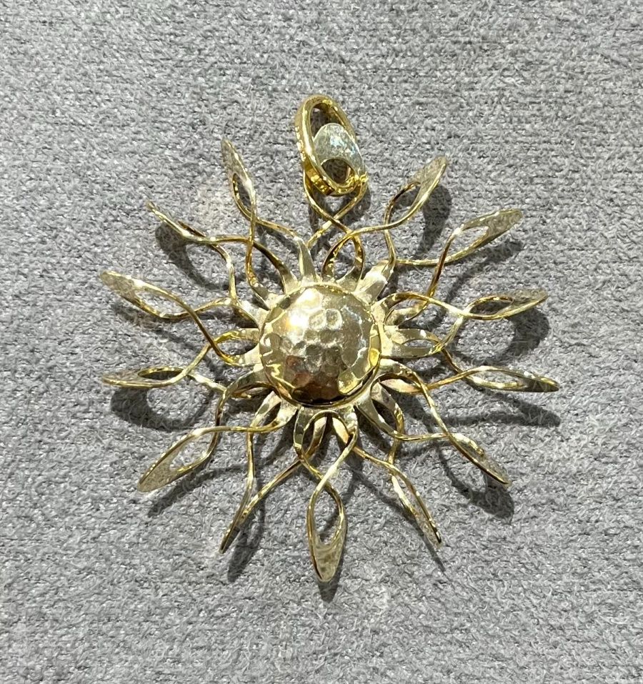 Pre-Owned 9ct Yellow Gold Large Sunflower Pendant