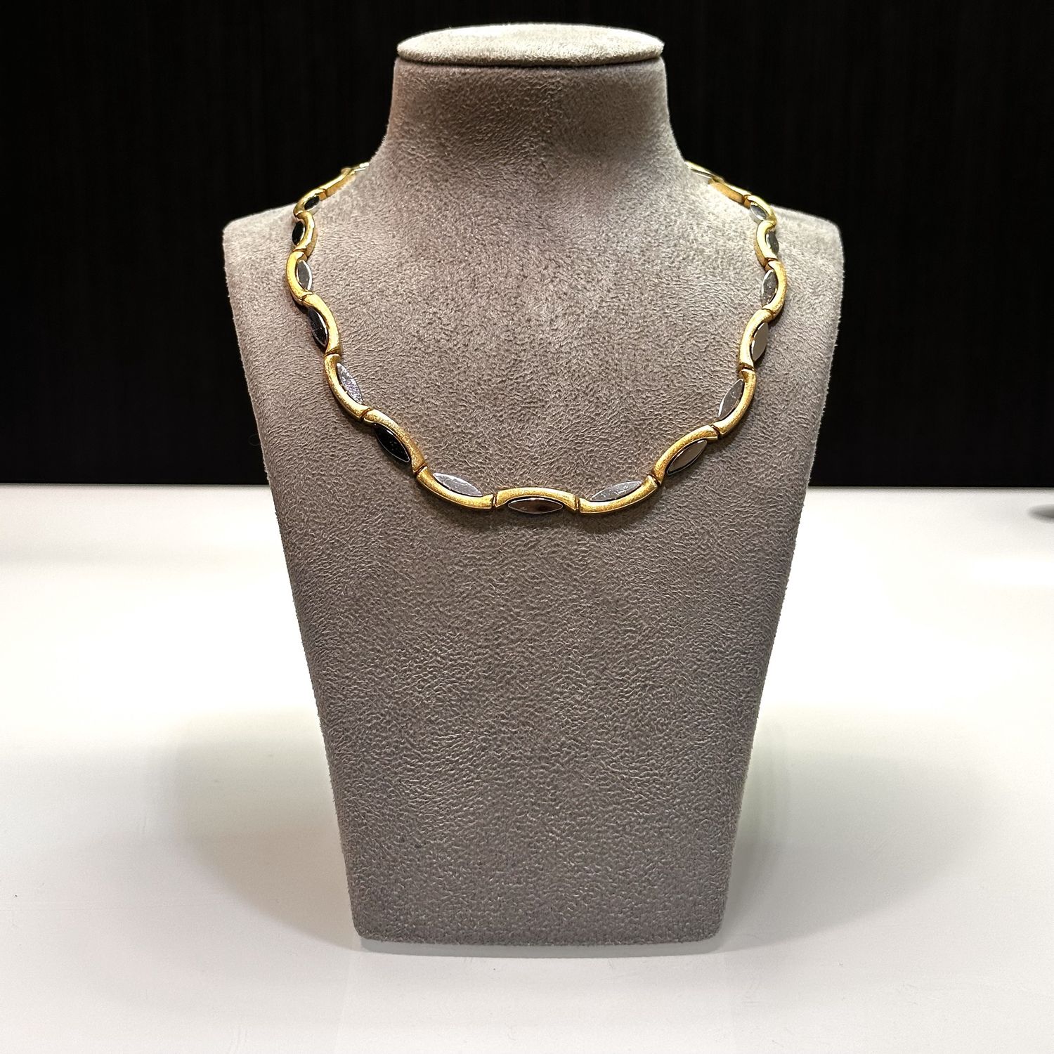 Pre-Owned 18ct Yellow &amp; White Gold 17” Collerette