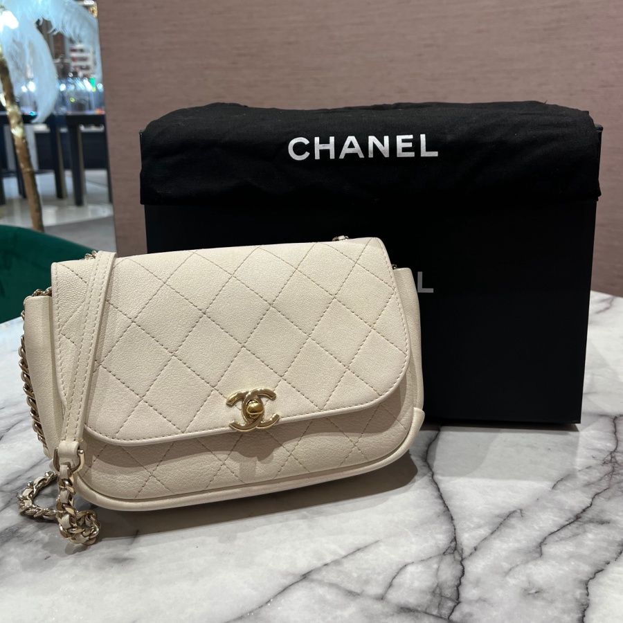 Pre-Owned Chanel Casual Trip Flap Bag in Ivory Calfskin