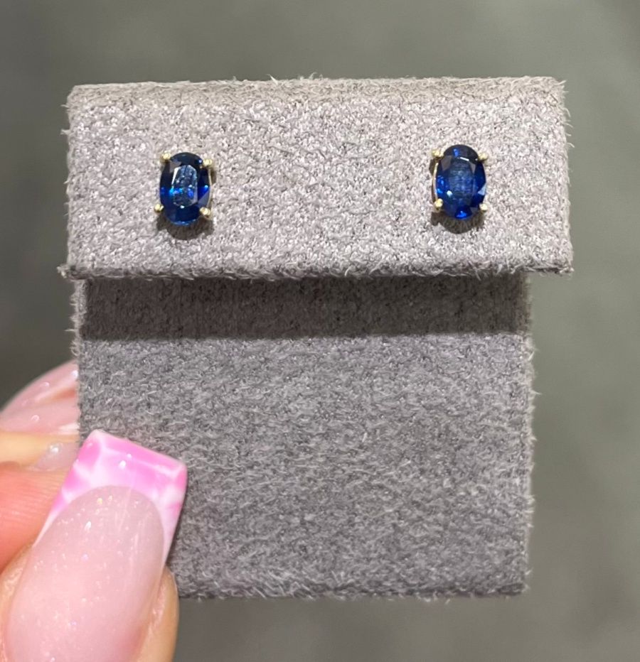 Pre-Owned 14ct Yellow Gold 1.30ct Sapphire Stud Earrings