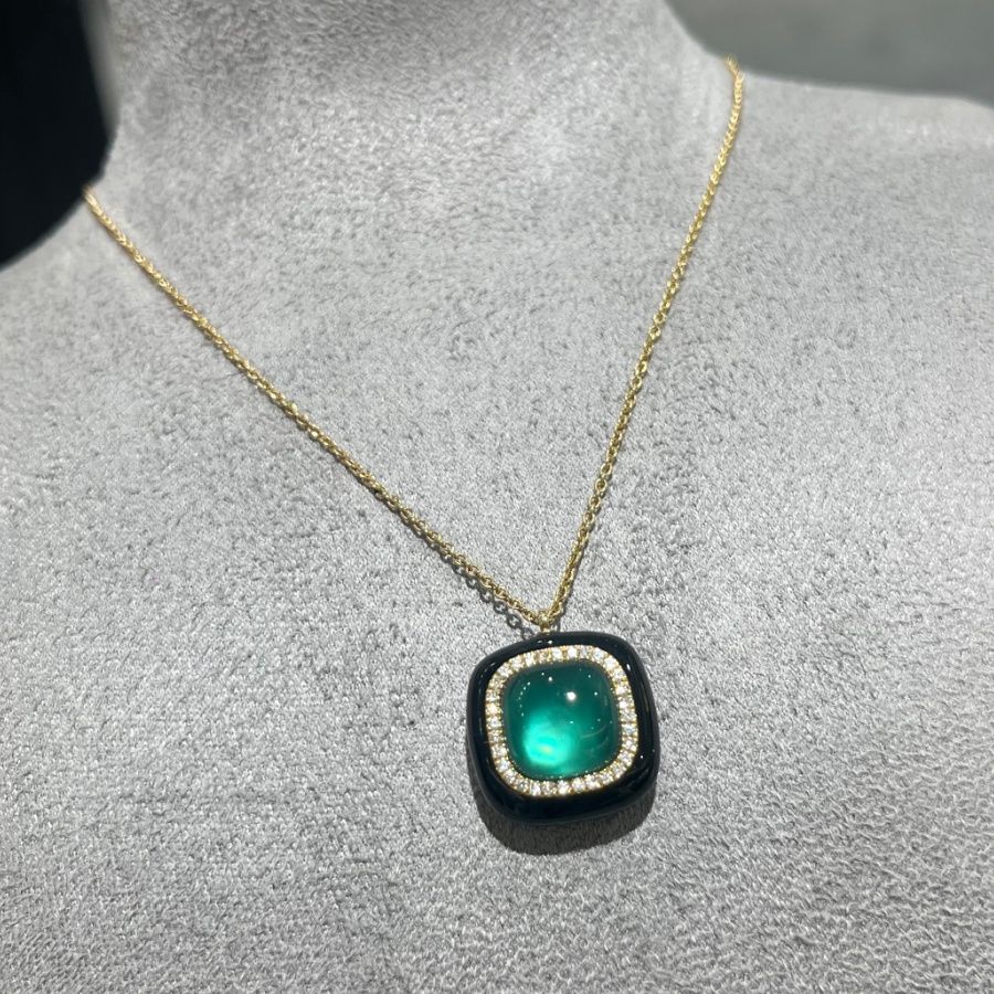 18ct Yellow Gold Green Agate, Mother of Pearl &amp; Diamond Necklace