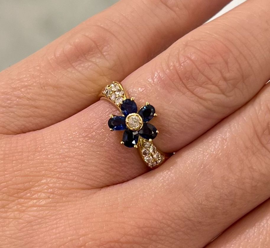 Pre-Owned 18ct Yellow Gold Sapphire &amp; Diamond Flower Ring