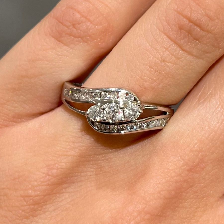 Pre-Owned 18ct White Gold 0.50ct Diamond 3 Stone with Shoulders