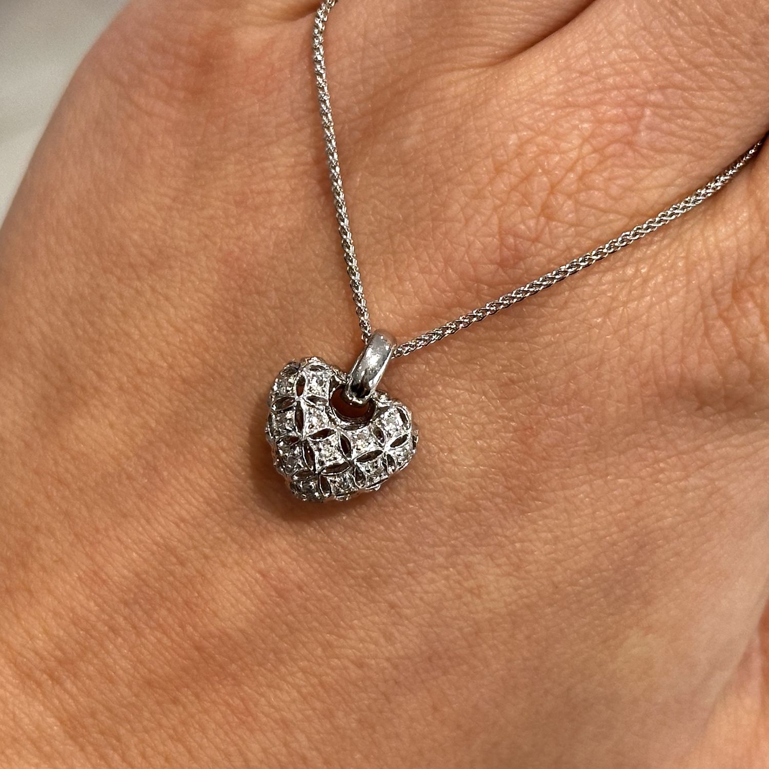Pre-Owned 18ct White Gold Diamond Set Heart Pendant