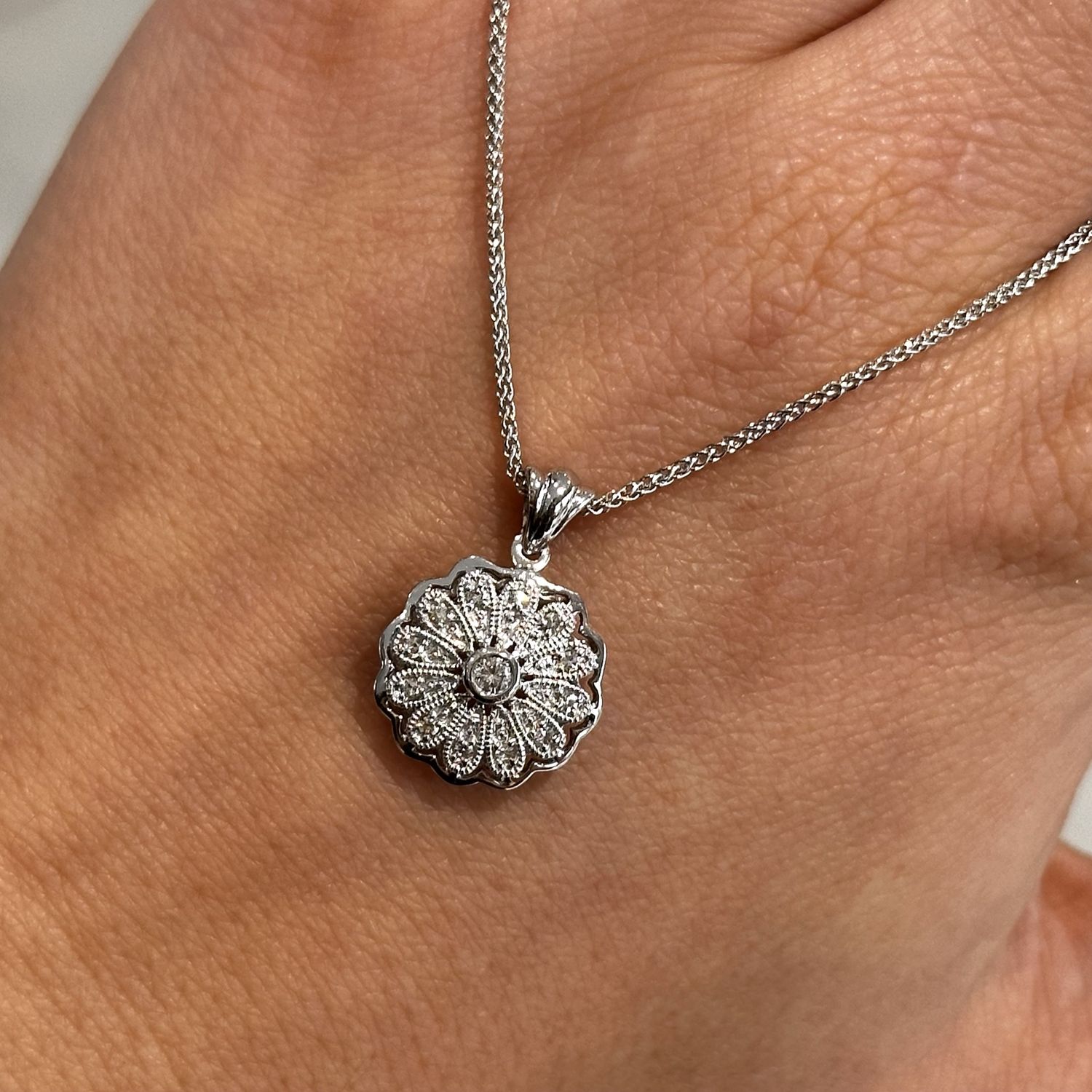 Pre-Owned 9ct White Gold 0.13ct Diamond Cluster Pendant