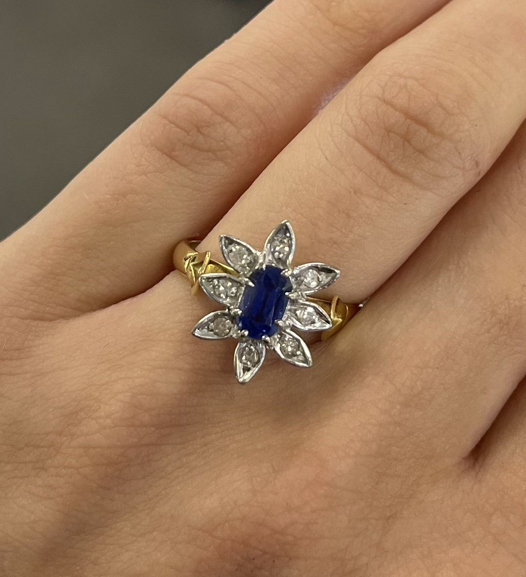 Pre-Owned 18ct Yellow Gold Sapphire &amp; Diamond Flower Style Ring