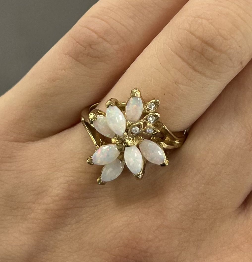 Pre-Owned 9ct Yellow Gold Opal &amp; Diamond Cluster Flower Ring