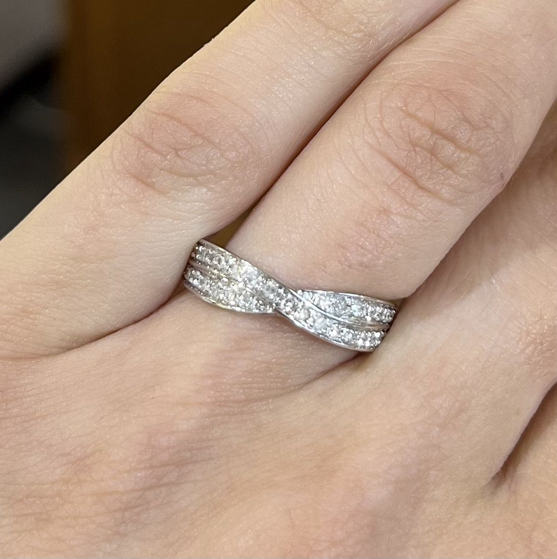 Pre-Owned 18ct White Gold 0.25ct Diamond Cross Over Band