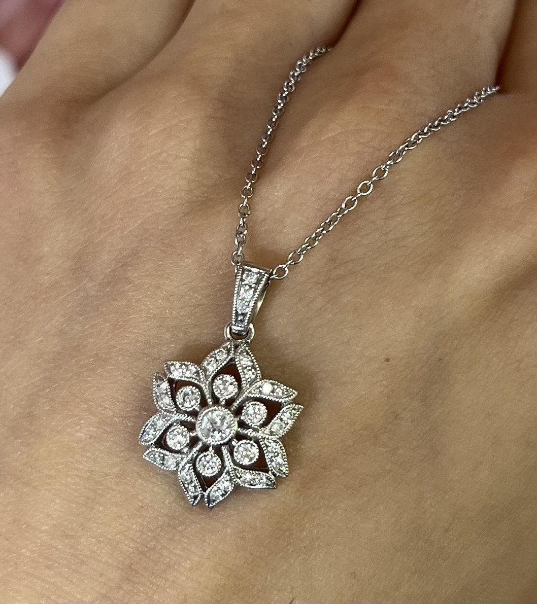 18ct White Gold Diamond Star Cluster Pendant