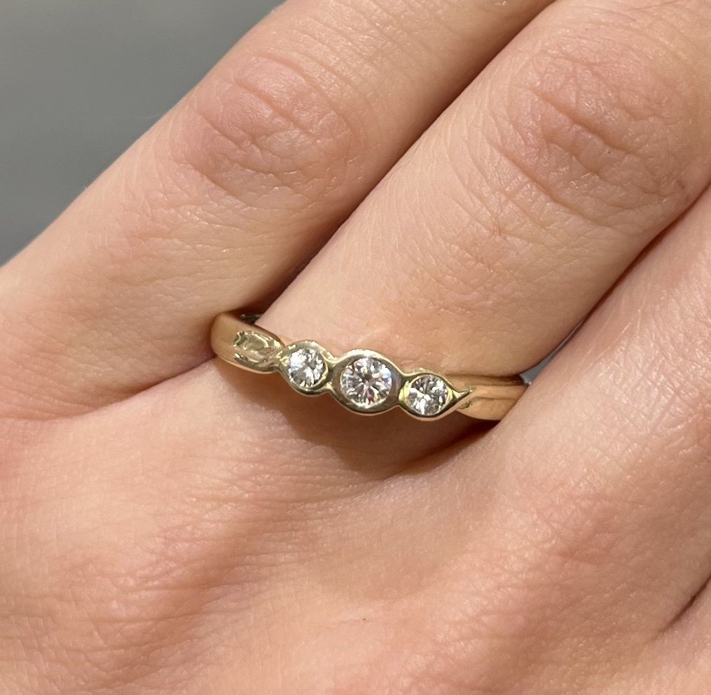 Pre-Owned 9ct Yellow Gold 0.20ct Diamond Trilogy Ring