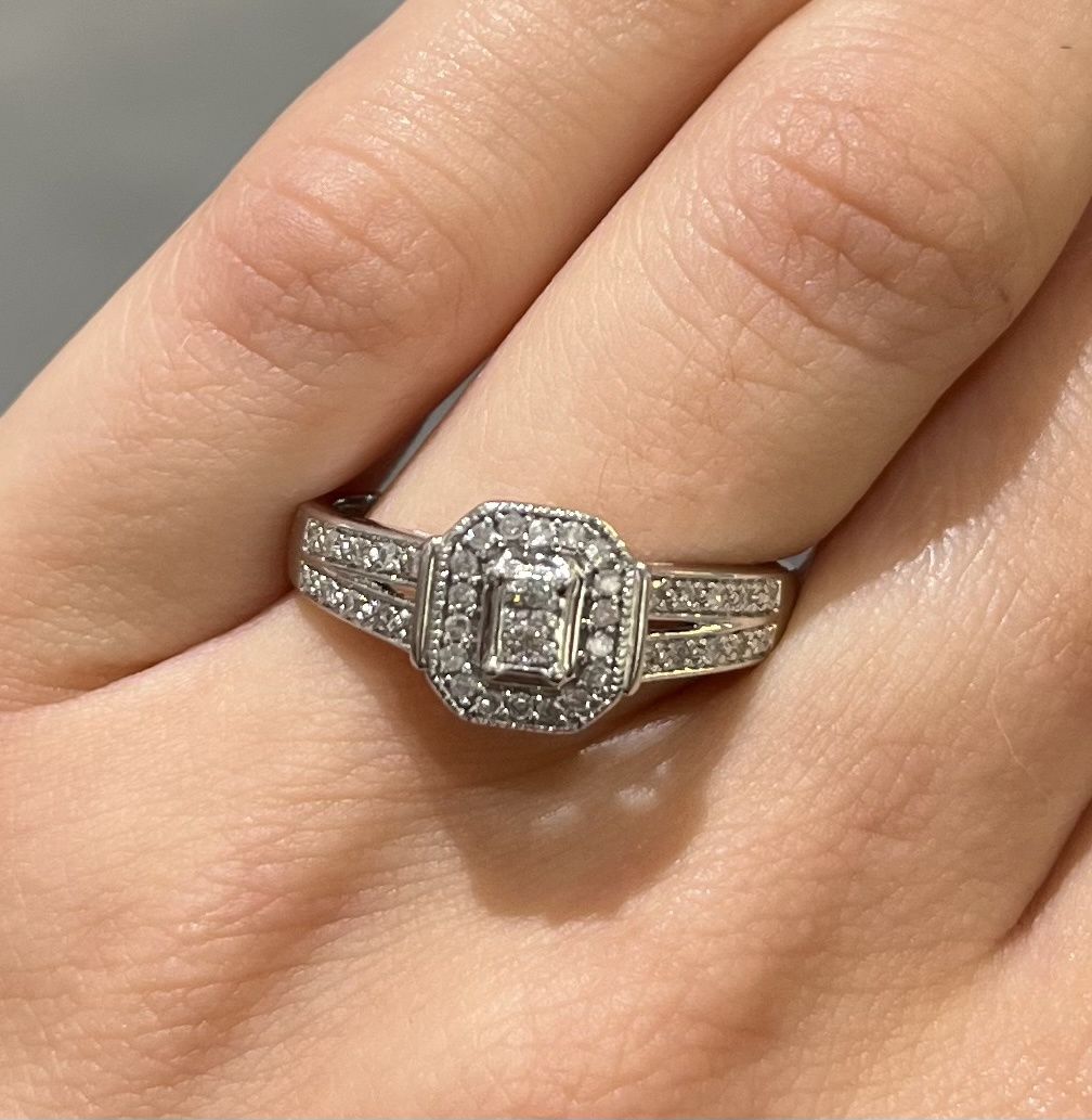 Pre-Owned 9ct White Gold 0.20ct Diamond Cluster Ring