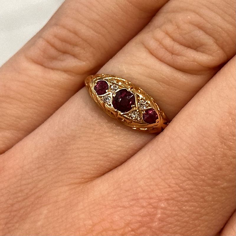 Pre-Owned 18ct Gold Vintage 0.08ct Ruby &amp; 0.07ct Diamond Ring