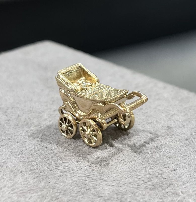 Pre-Owned 9ct Yellow Gold Pram Charm