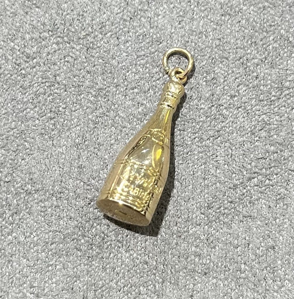Pre-Owned 9ct Yellow Gold Champagne Charm