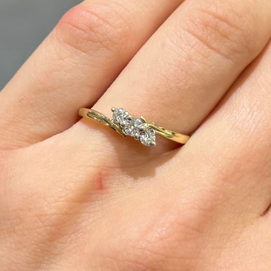 Pre-Owned 9ct Yellow Gold 0.20ct Trilogy Diamond Ring