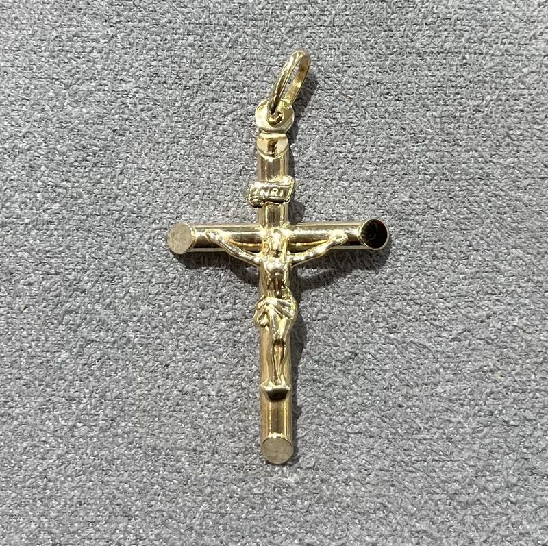 Pre-Owned 9ct Yellow Gold Crucifix Pendant