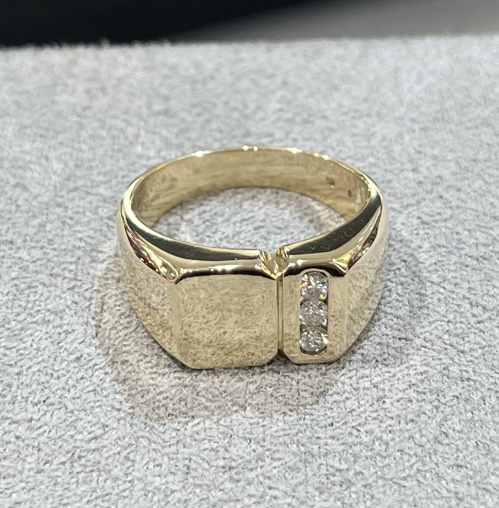 Pre-Owned 9ct Yellow Gold 0.20ct Diamond 3 Stone Gents Ring