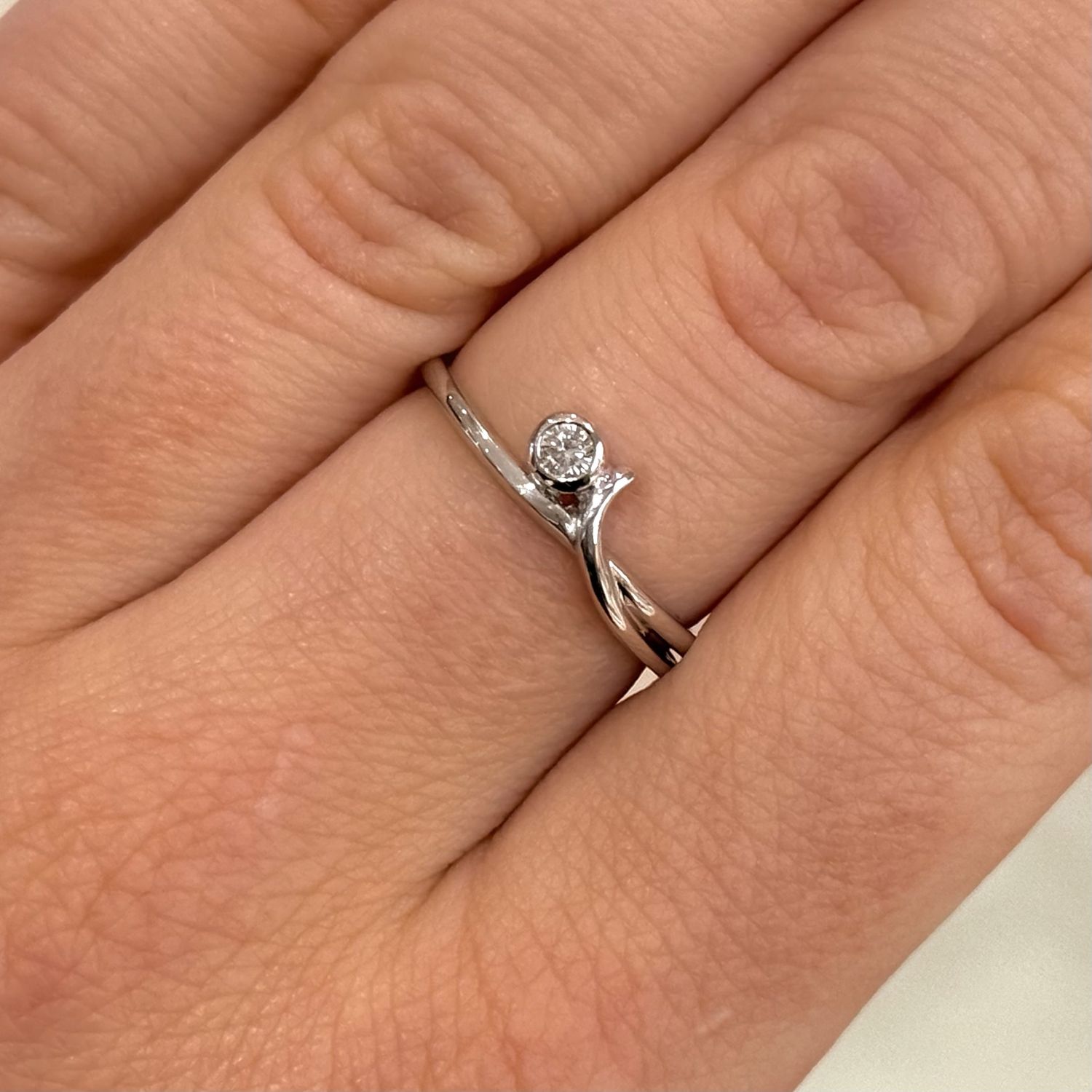 Pre-Owned 9ct White Gold 0.10ct Diamond Fancy Ring