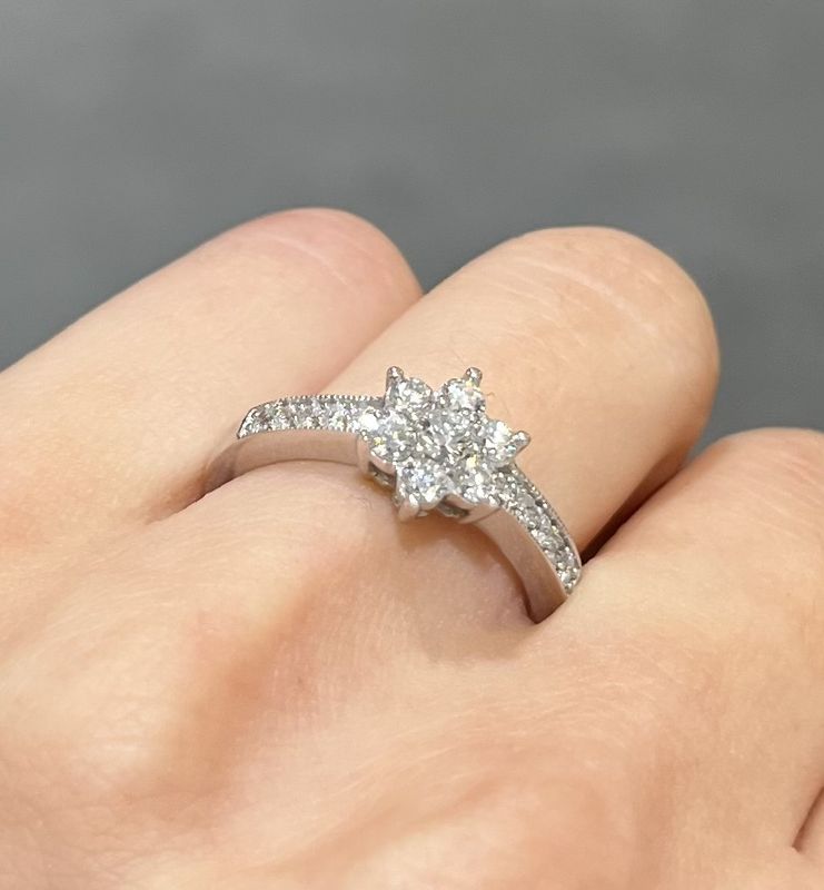 Pre-Owned 18ct White Gold 0.50ct Diamond Cluster Ring