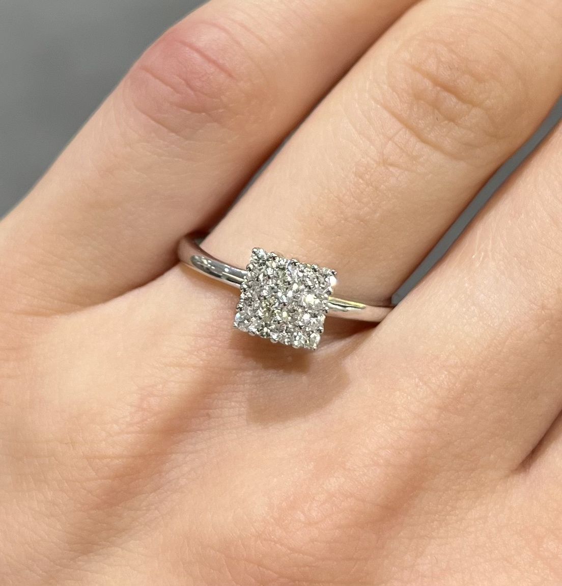 Pre-Owned 18ct White Gold 0.20ct Diamond Cluster Ring