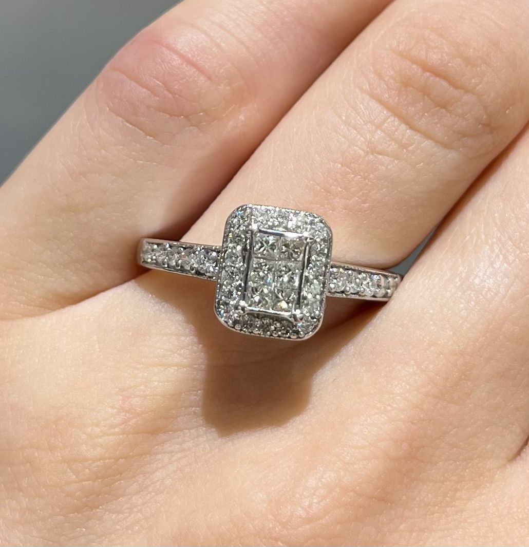 Pre-Owned 9ct White Gold 0.50ct Diamond Cluster Ring