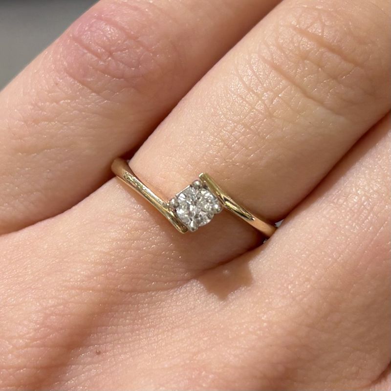 Pre-Owned 9ct Yellow Gold 0.15ct Diamond Solitaire Ring