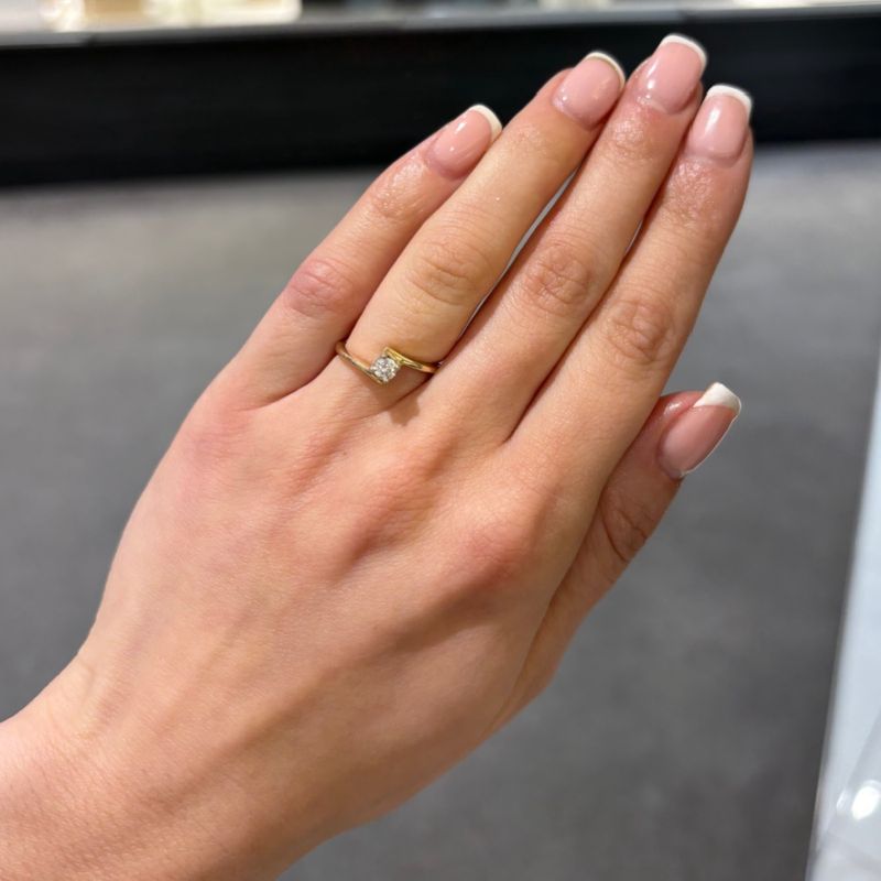 Pre-Owned 9ct Yellow Gold 0.15ct Diamond Solitaire Ring