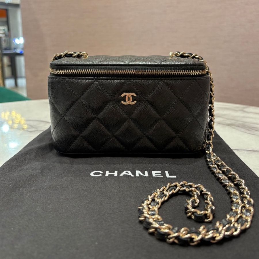 Pre-Owned Chanel Small Classic Vanity Case in Black Caviar Leather
