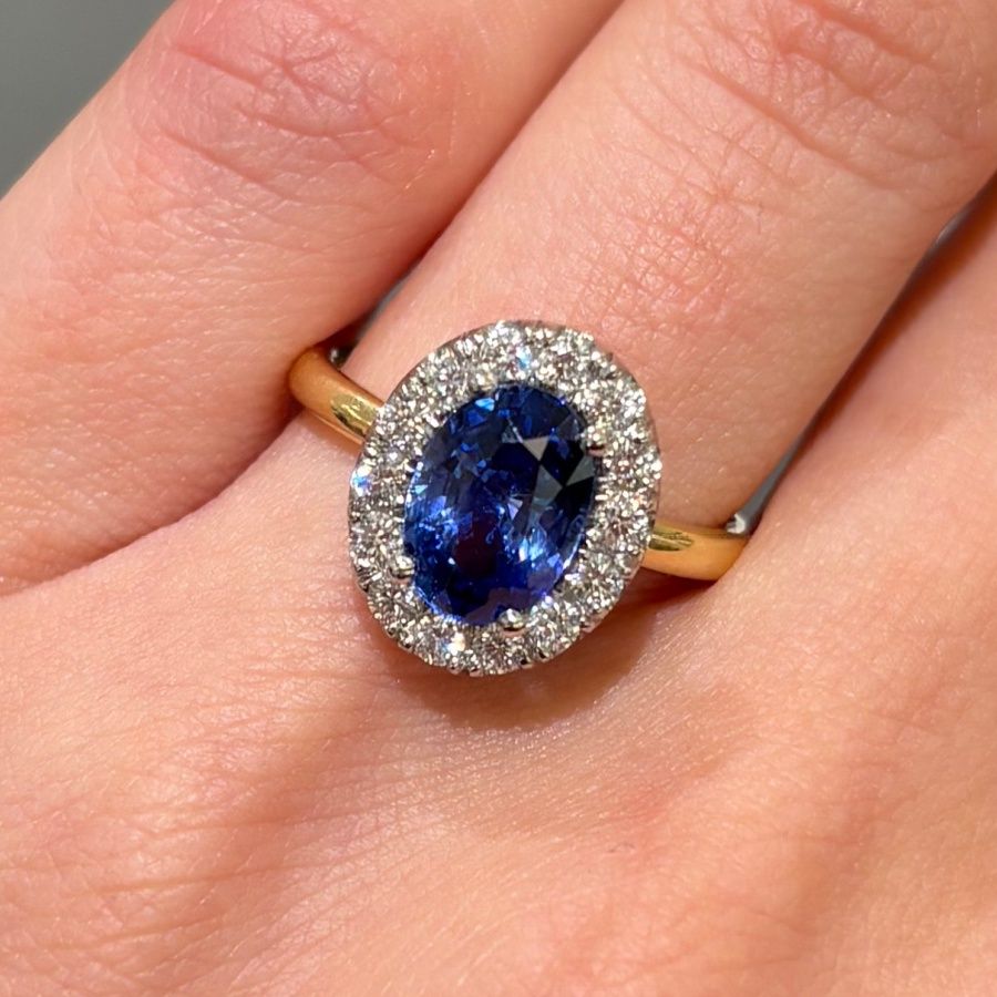 Pre-Owned 18ct Yellow Gold 2.12ct Sapphire &amp; 0.42ct Diamond Ring
